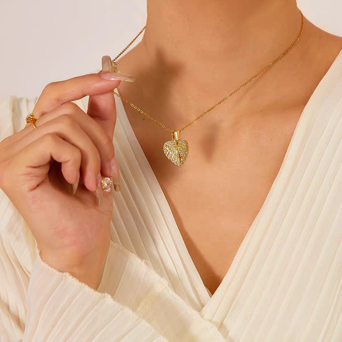 Personalized Heart-Shaped Opening Necklace For Women